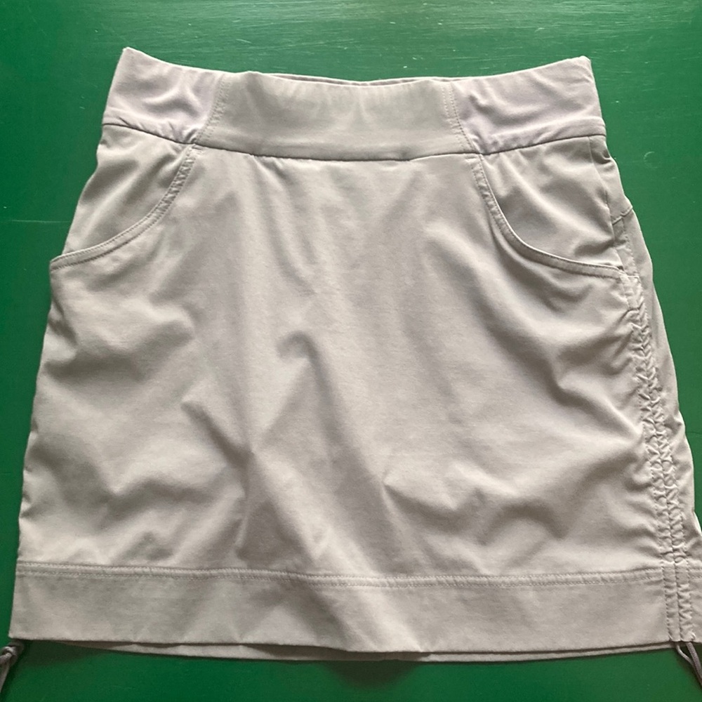 Columbia size small gray skirt with shorts underneath. Adjustable sides.
